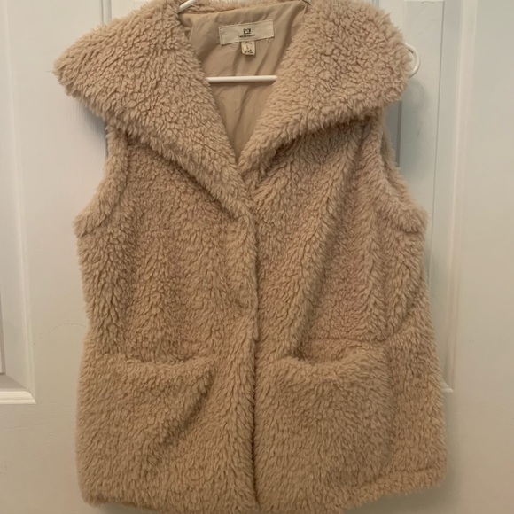 Tan vest - Picture 1 of 2